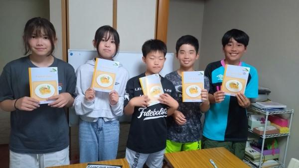 ECCジュニアの教材を使った英語のレッスン