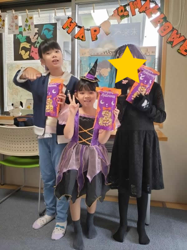 ECCジュニア開町教室で行われたハロウィンイベントの様子