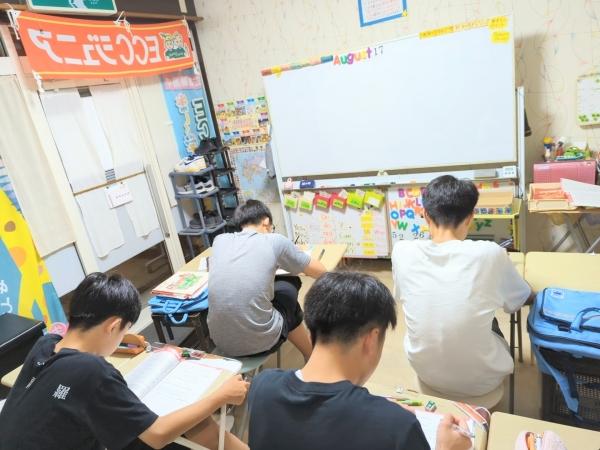 ECCジュニアの教材を使った英語のレッスン