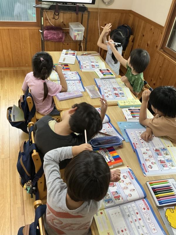 ECCジュニアの教材を使った英語のレッスン