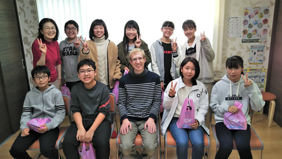 English Party at Shimokubo Classroom!  We had a great time.