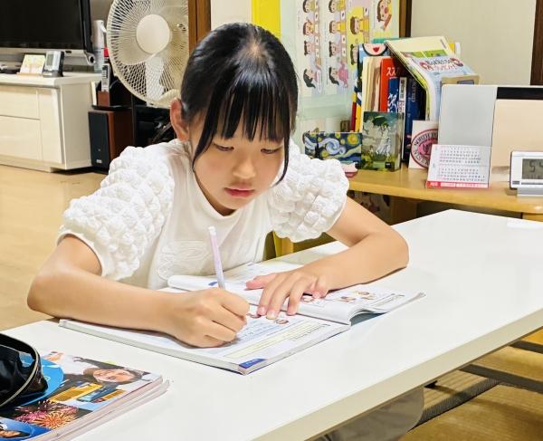 ECCジュニアの教材を使った英語のレッスン