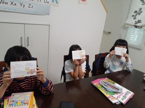 ECCジュニアの教材を使った英語のレッスン