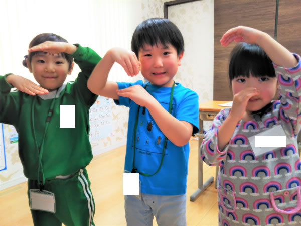 4月17日（金）年長・年中　幼稚園クラス　”G” を作っています。