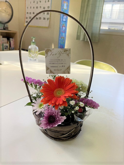 先生のバースデーにこんなにきれいなお花をもらいました。