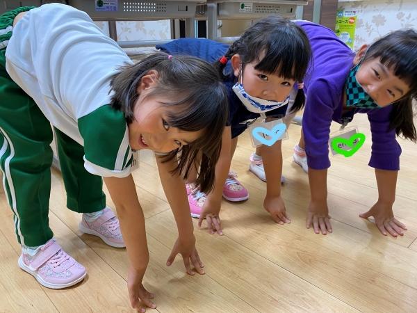 9月9日（水）「私たち、床にタッチできるよ」