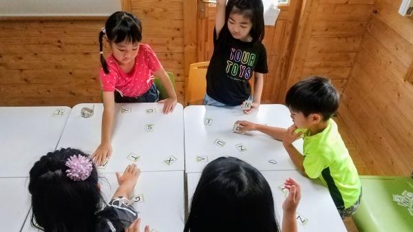 ECCジュニアの教材を使った英語のレッスン