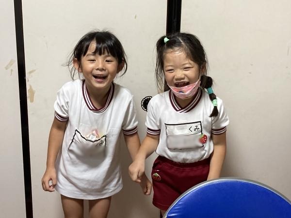 ht220692 夏4の2回目。英語のフレーズが少しずつ言えるように。とっても楽しそう♪