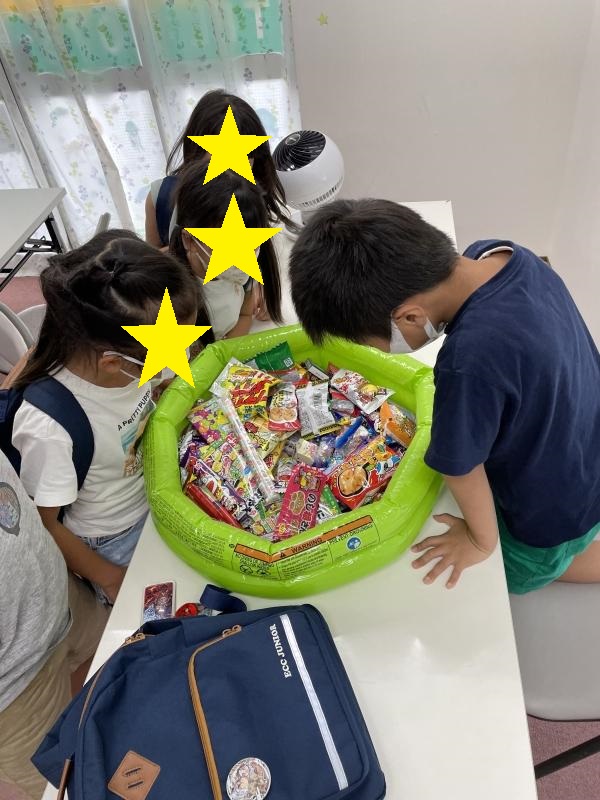 お菓子掴み取り