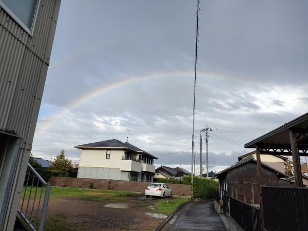 虹が・・・それも二重に。