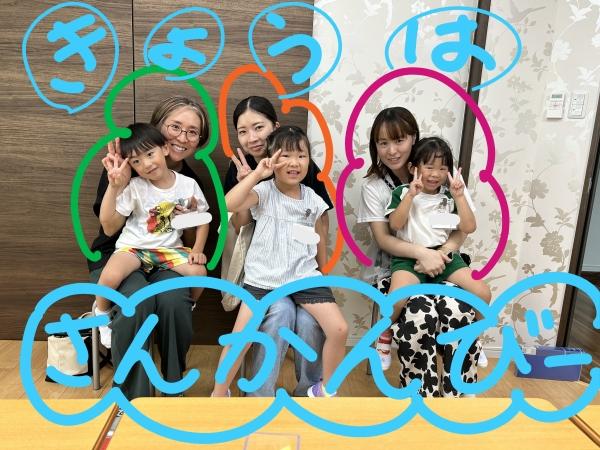 7月17日　幼稚園クラス、参観日!　お母様と一緒。嬉しいね！