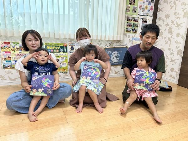 8月24日　2歳児さん、ステキな花火のクラフト、できたよ！