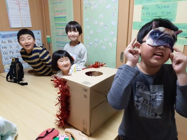 ht111556 イヤーエンドパーティー箱の中身は何かな～