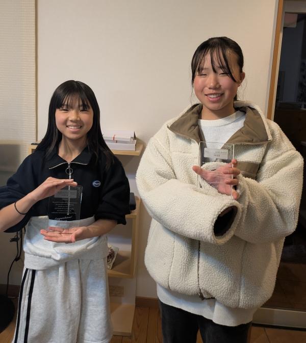 ht190219 長期学習者のお二人。2歳から頑張っています。小さくて可愛い女の子が、ステキな6年生になりました。