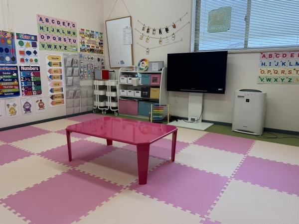 ht070218 幼児教室、マットをピンクに！可愛い教室で楽しく一緒に学びませんか？