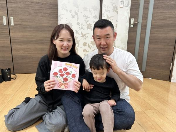 5月17日　お母様にカーネーションのクラフトをプレゼントしたIくん、良かったね！