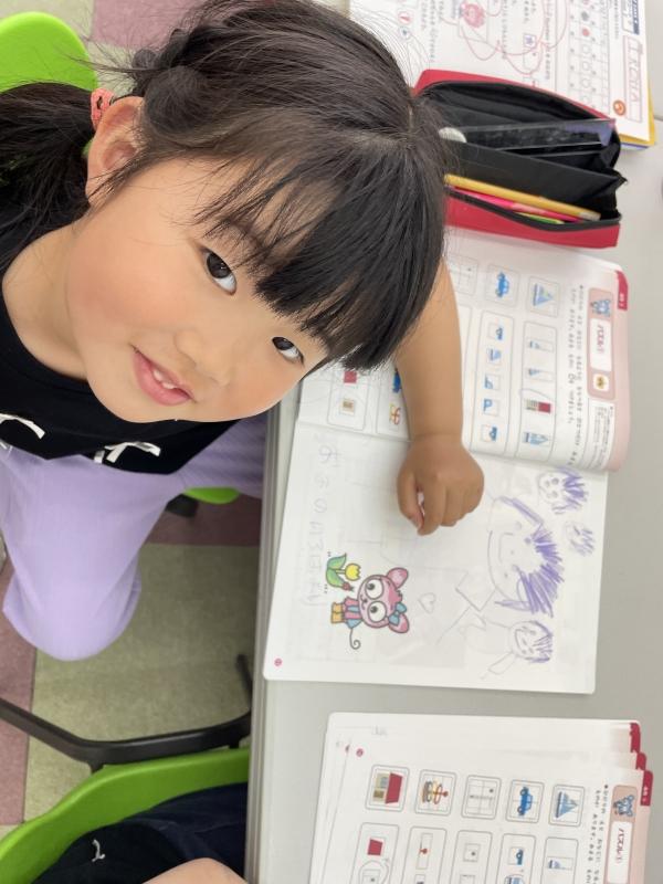 ht272389v 出来たー！英語と共に、一年生になる前にしっかり学びの基礎を築き、学習能力を高めます。