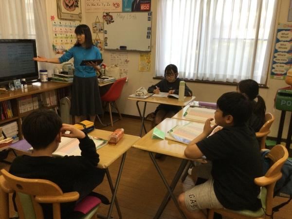 ht030029 先生の説明をしっかり聞いて、発話の準備。