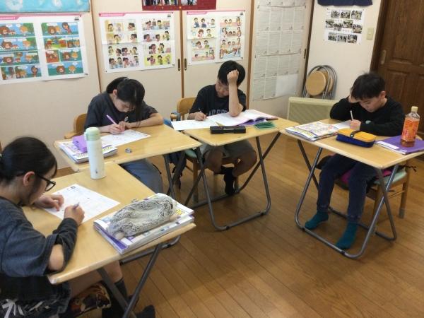 ht030029 小学5.6年生上級クラス　毎回のレッスンは、単語テストでスタート