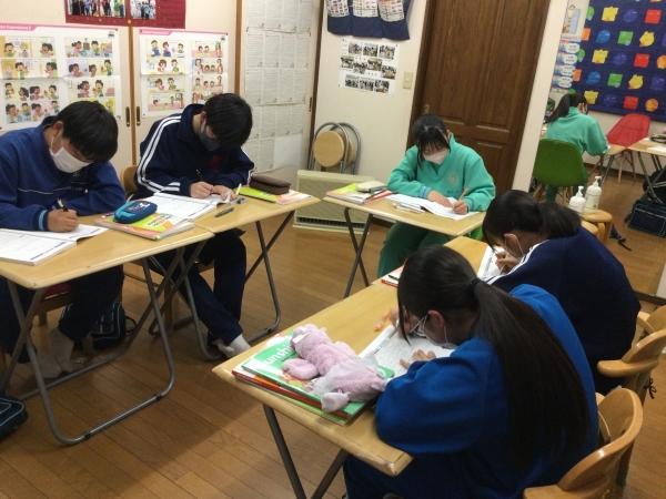 ht030029 中学生クラス　各自基本問題に取り組み中