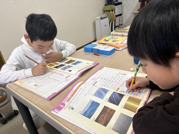 ht180147 【PI(中級)クラス/小学３・4年生】現在少人数でじっくり取り組んでいます