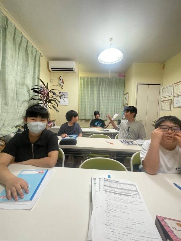 中学1年生クラス　新しお友達が入りました。