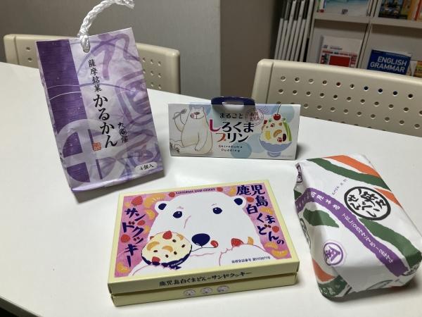 ht772453 小さい頃から長く続けてくれている中３生４人から修学旅行のお土産をもらいました！ありがとう！次は受験だね！