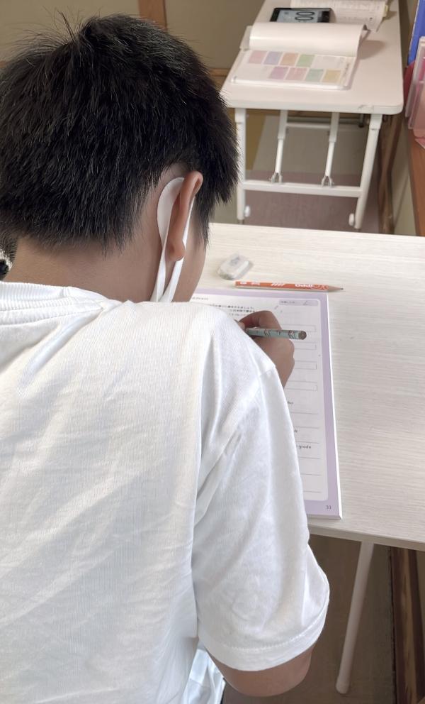 〔高学年木曜〕書くことで英語が自分のものになる