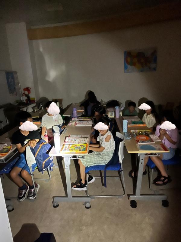 ht121614 避難訓練、教室内電気が切れて真っ暗体験