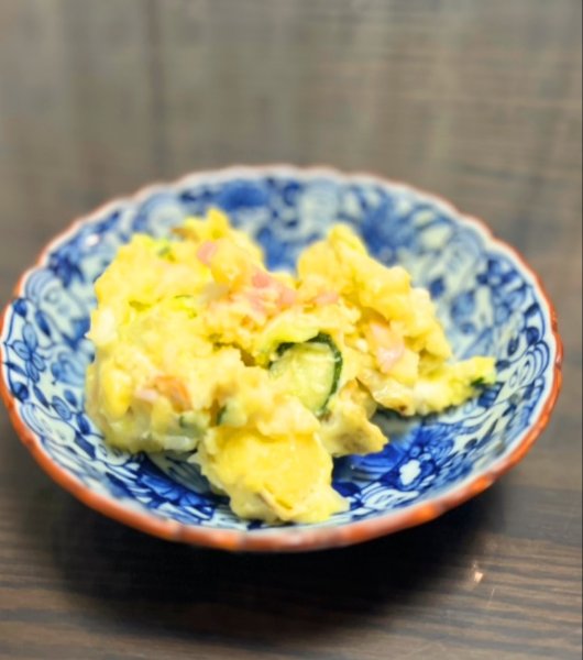 Sちゃん、ジョン先生が畑で収穫したきゅうりを使ってポテトサラダを作ってくれました