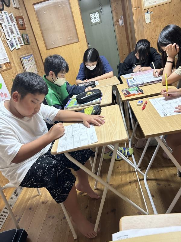 ht900449 夏休み、そして区年も折り返しの時期！小5・6生が急に大人びてみえます