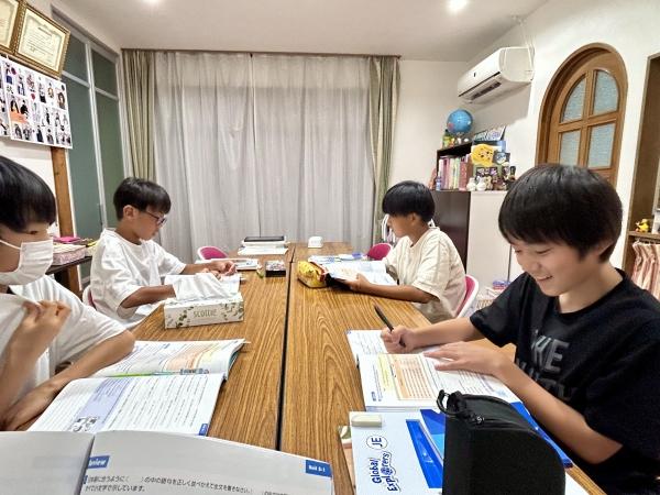 ht400023 中学1年生クラスペアプラクティスでは笑顔が溢れます。