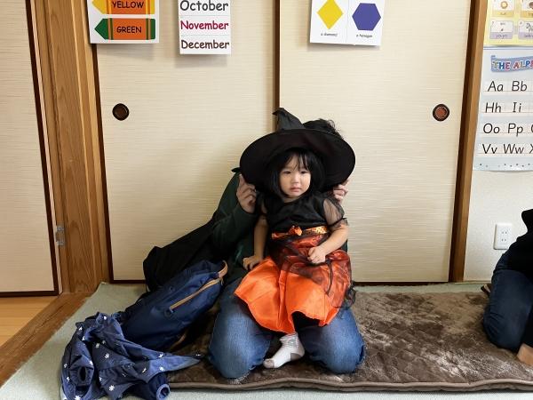 ht111744 パパさんが、大きな帽子の後ろに隠れています(笑)