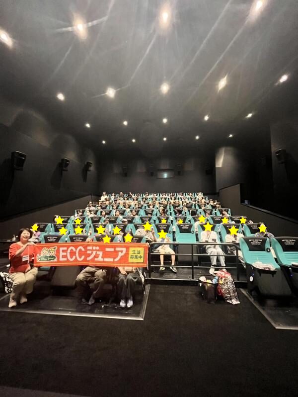 ht142646 2025年のハロウィンパーティ第一弾は、映画館貸切上映会でした。