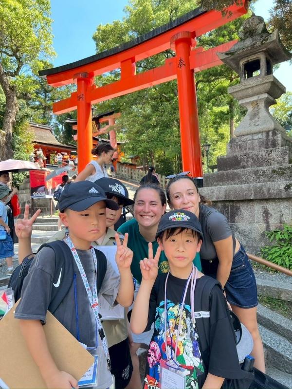 ht250271 伏見稲荷でインタビュー。くわしくはイベントへ