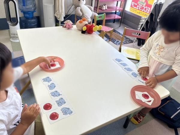 ht111552 2．3歳クラスは知育を使ったカリキュラムで脳の発達を促します