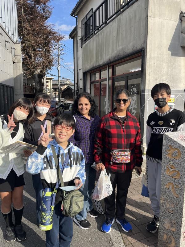 ht121614 海外からの人達の国別の表を見て、何のための調査？と逆に聞かれました。子供達の質問に丁寧に答えてくれました！