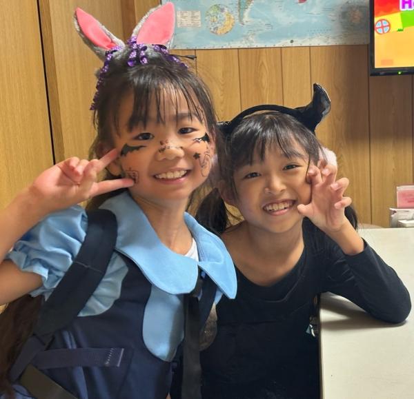 ht231768 10月のレッスンは毎回仮装が楽しめる。仮装してきたらお菓子がもらえるよ