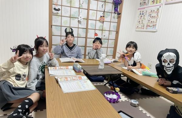 ht360143r 一つ残念がっていたのが、いつもTrick Or Treat は謎のおっちゃんがお菓子くれるのに、今年は私から…