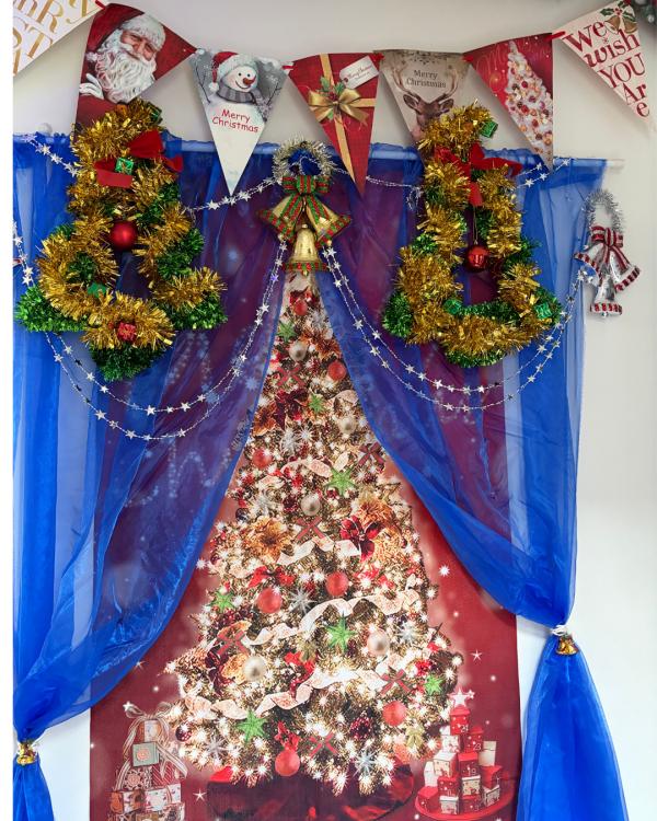 12月になりました。教室はクリスマス飾りが完成しました