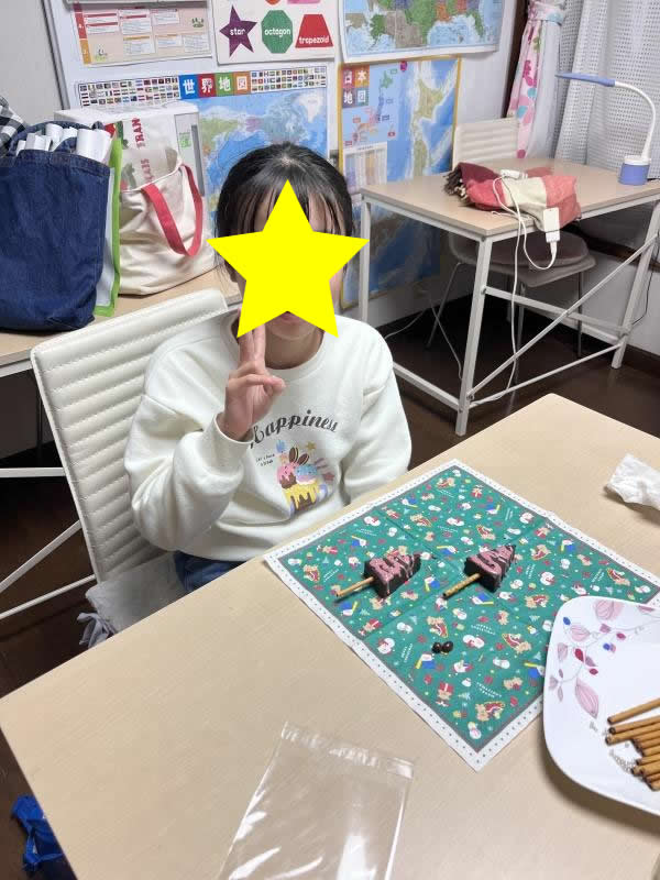 ht100250r 2025.12.25。クリスマス・クッキング？をしました。とっても可愛いクリスマスツリーができました。