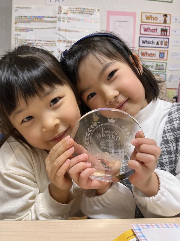 ht142242 Fanss  Award 2025いただきました！生徒さんたちもキラキラのトロフィーを喜んでくれました♪