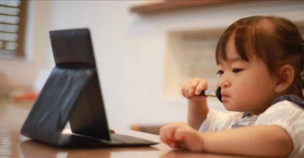 英語のYouTube見せてるから大丈夫？実は言葉の発達を止める落とし穴