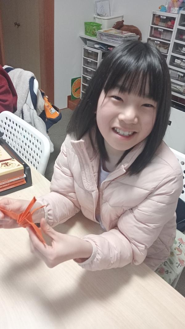 ht232173 3，4年生クラス。折り紙について英語で話したよ。