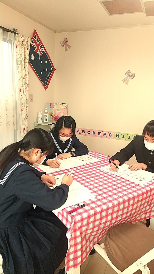 ht401061 受験直前はクラスの雰囲気も変わり、カリカリ!!英語はもちろんみんなの得意科目で、得点源でもあります