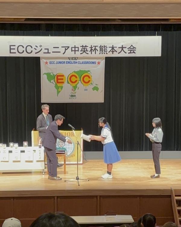 ht430497 中学生もがんばってます！英語の暗唱大会、緊張した中でよくがんばりました！！