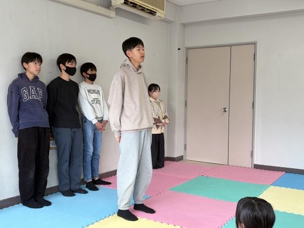 ht142850 2025年度修了式にて。中３生の暗唱発表。