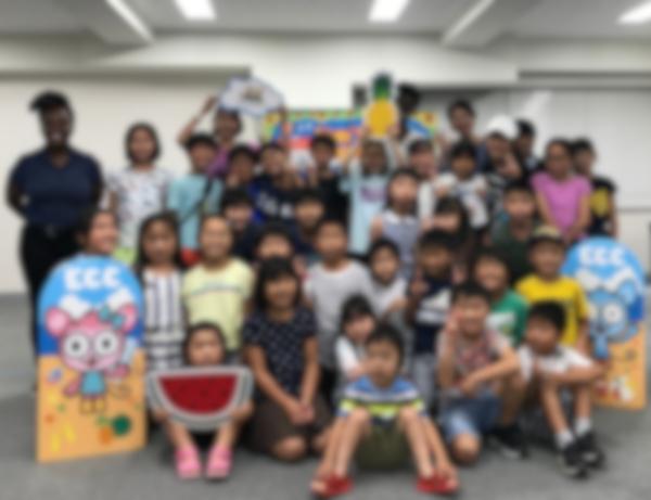 ht143193a　ネイティブ講師と一緒に楽しんだキッズサマーフェスティバルの様子です。