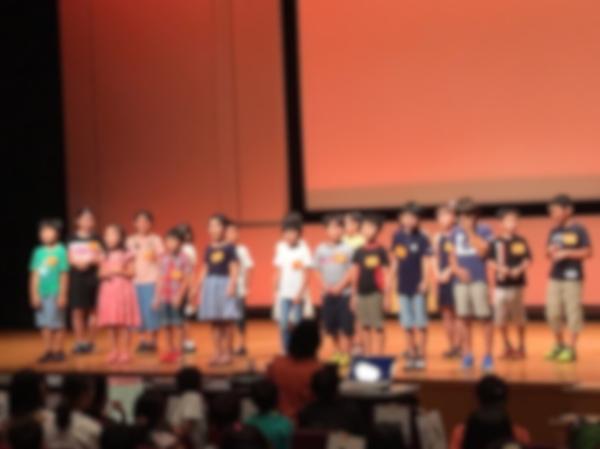 ht143193a　戸塚合同発表会で、日頃の学習の成果を発表している様子です。