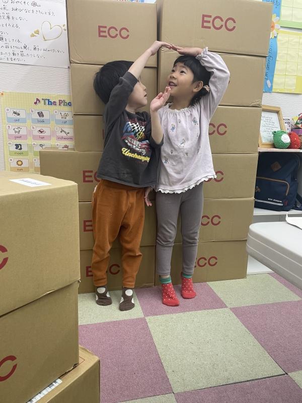 ht272389v 「どっちがたかい〜！？」箱と背比べ(^^)
